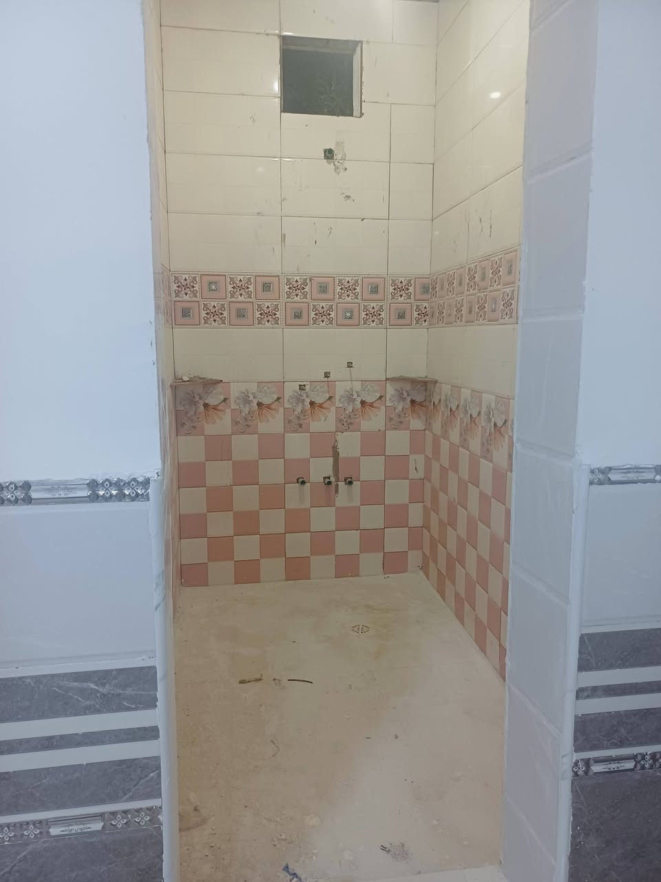 بيت للبيع بناء جديد مساحه ٢٠٠م حي الأمير الثاني بزراعي للأستفسار ............***********
***********
