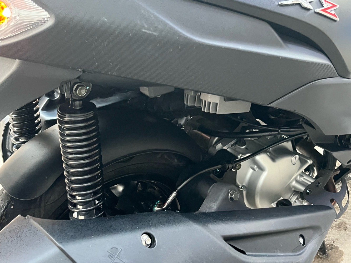 دراجة سيام  Sym Joymax Z
موصفات الدراجة👇
رقم بغداد مميز 41200
اللون اسود طافي (Mat)
فايبر كاربون 
ماشية 7000
محرك 300cc
صندوق كبير وجك هيدروليك 
بريك امامي وخلفي Aps
لايت زنون ابيض عالي ناصي 
استاند حساس
مانع انزلاق 
مكفولة كفالة عامة محرك وكفرات واشاير ودبل اشارة 
العنوان:-بغداد-الطوبجي-حي السلام