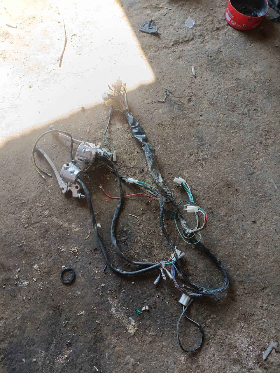 محرك 4 كير شرط نضافه ونشاط
لشه نضيفه+ ويل امامي وخلفي+جاملق امامي وجديله ويدات جديده
السعر125 الف وبيها مجال
***********
