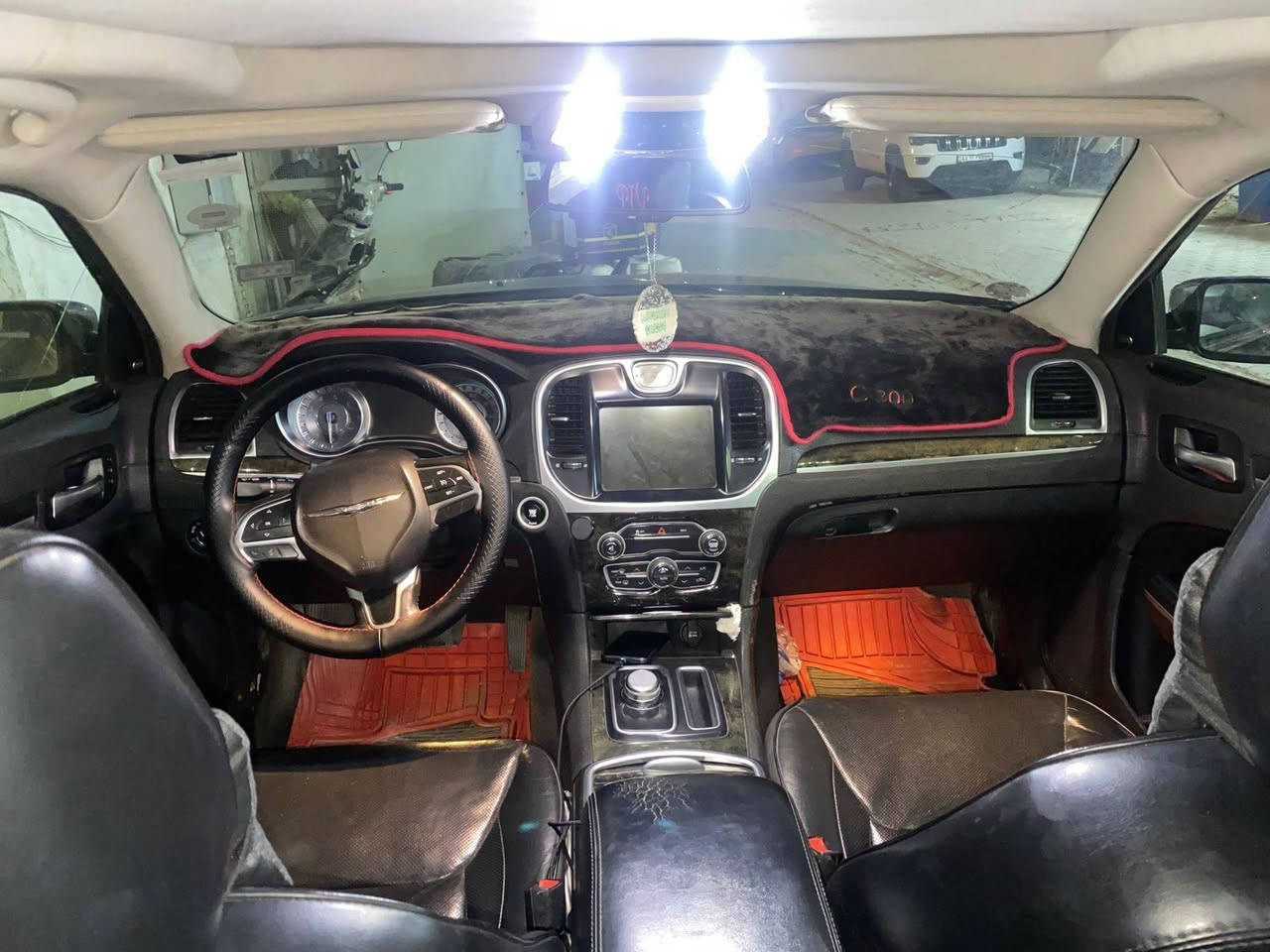 كرايسلر اوباما 2016 رقم بغداد انكليزي بأسمي 
حادث السياره موضع بالصور بابتين فقط + 3 قطع صبغ يعني السيارة صار بيها 5 قطع  البابتين + جاملغات اماميه + عرقجين القماره + ايرباك برده فقط السياره ماشية 262 الف ميل 
كير محرك صدر تبريد خير من الله 
مواصفات : 
1-بانوراما.
2-كشنات جلد + تدفئه + تبريد الاماميه 
الخلفيه تدفئه فقط 
3- برده خليفه بلاديه 
4-ستيرن كهرباء + هيتر تدفئه + تحكمات 
5-خزن ميموري كشن السايق 
6- مري قلاب عند البك 
7-شاشة كبيره 

🛑 السعر سوي تعليق يصل مباشرة 🤖 

عدسات لايت جديد فول زنون 
كهربائيات فول كلها شغله مابيها نقص السياره خير من الله .

الرقم : ***********
