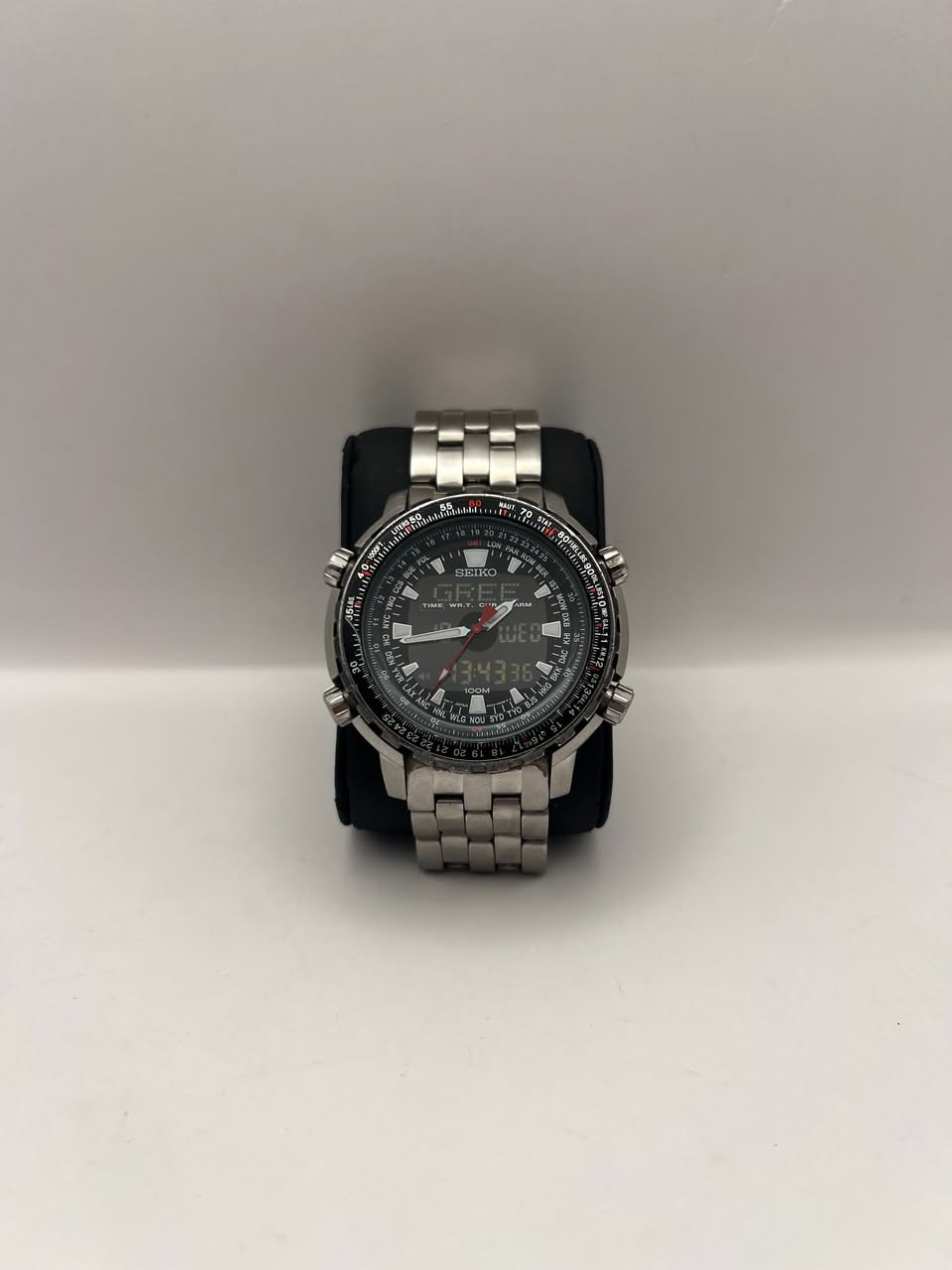 SEIKO Analogique - Numérique 
Style Pilote 
Diamètre 42 mm 
La Lunette Rotative 
En Très Bonne état 

#seiko #japonais #montre


**إذا كنت صاحب هذا الإعلان وتريد حذفه لأي سبب، رجاءا أرسل رسالة إلى الدعم الفني**