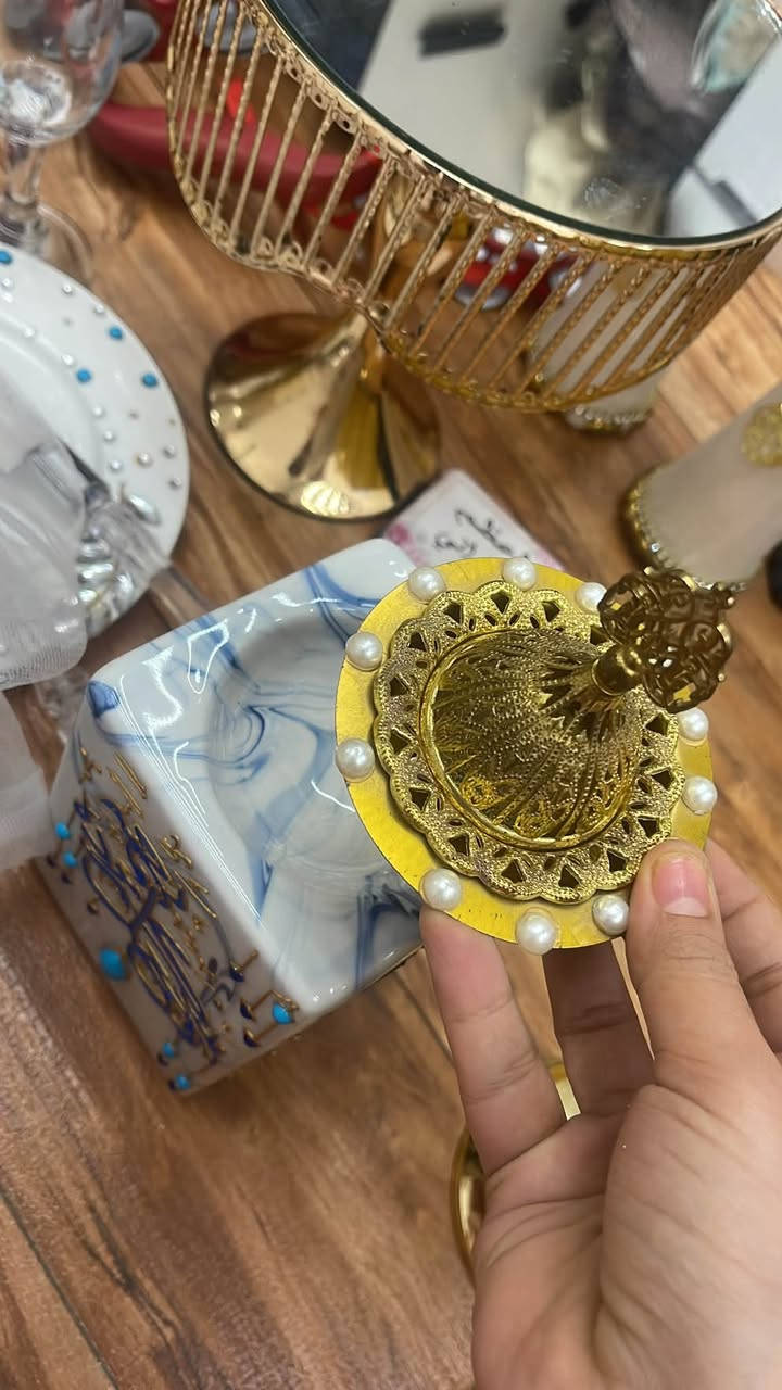 للبيع قوس و غراض ميز و تواله و ورد كولهن ١٠٠ قفلهن و توصيل مجاني كولشي موضح بصوره نفس بصور كولهن مصورتهن الكم و رجا لحد يعاملني الله شاهد مو سعرهن بس متوازيه. عندي توصيل و اذ تحبون تجون و تخذوهن هذا رقمي ***********
