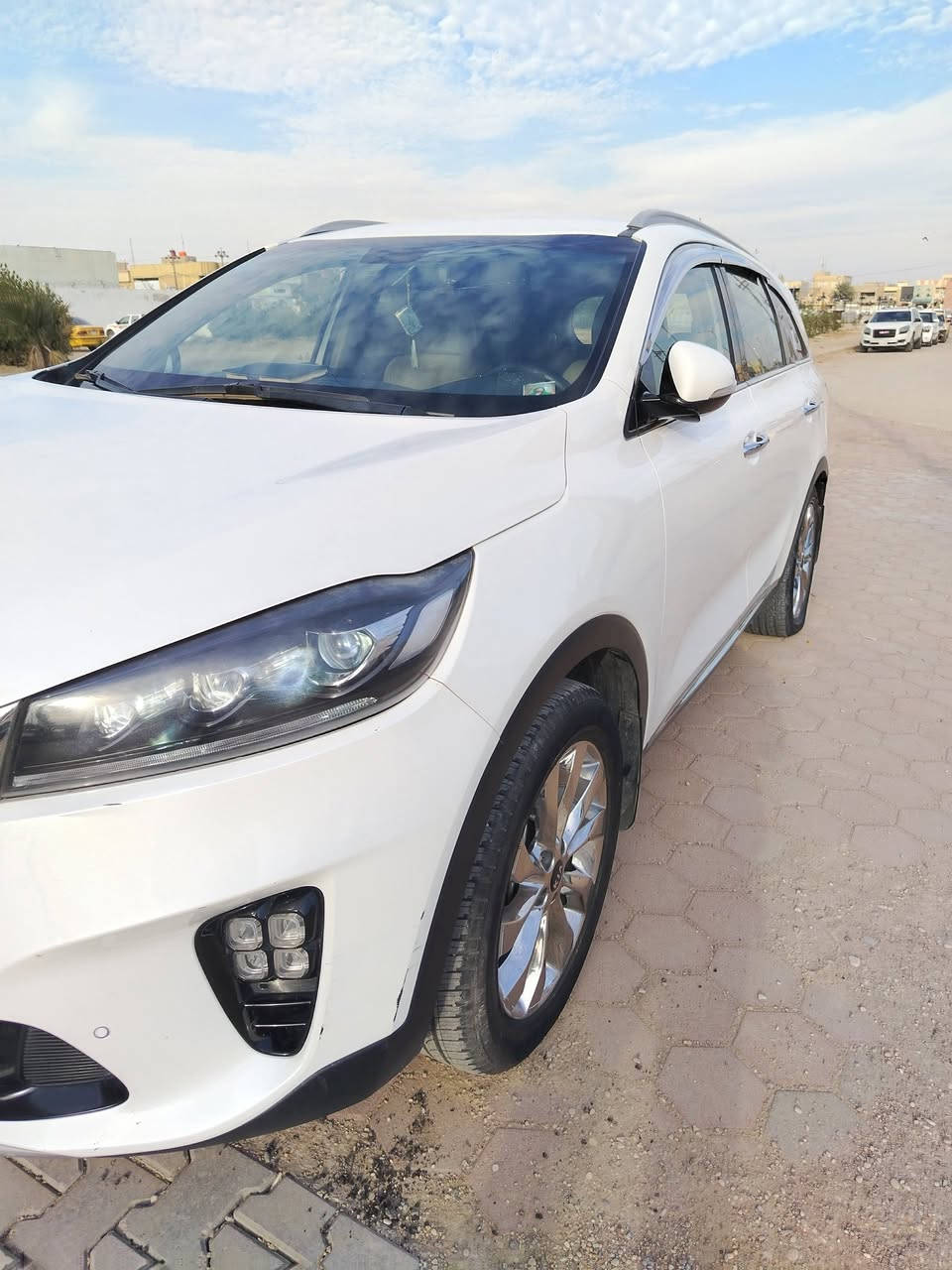 السلام عليكم سورنتو موديل 2019 خليجي 
فول موصفات 
بصمة 
جنطة كهرباء 
سبعة راكب 
ثلاث قطع تبريد 
كشنات جلد و كهرباء 
حساس امامي وخلفي 
كامرة خلفية 
بصمة ابواب 
مكينة 6 سلندر كفالة عامة هي والكير 
ماشية ١٦٠
عنوان الكوت داموك 
السعر ٢٦٠
***********
