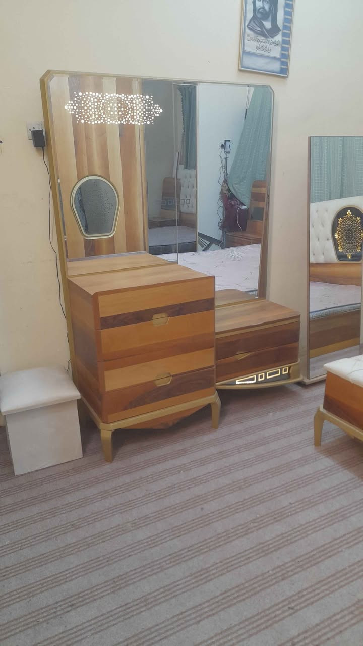 غرفة نوم تركي مستعمل ٨ قطع سعر ٦٥٠ الف 
عنوان بصره زبير 
*********** وتساب الزبير, البصرة
