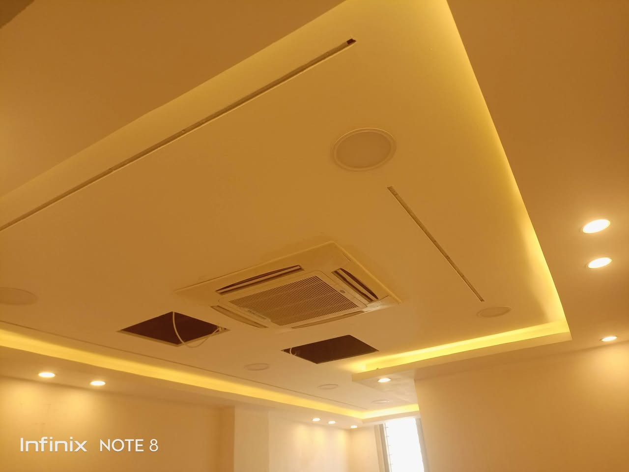 السلام عليكم. خلفه عمل جبسن بورد. و سقوف ثانويه وصبغ ومعجون تركيب اطارات بورك و فوم  حسب طلب الزبون ولتصميم. جميع مناطق البصره فقط وشنو تحاج نشتغلك  (***********) اتصال او واتساب
