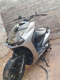 سكنس للبيع نضافه كدامكم محرك صبانه مامحطوط عليه السعر ٣٥٠  تصال ٠٧٧٦٤٥...