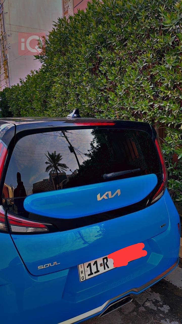 kia Sol GT Lin 2024
السلام عليكم 
للبيع.. وارد امريكي رقم بغداد  بأسمي
المحرك: 4 أسطوانات، سعة 2.0 لتر.دوش
القوة: 147 حصان عند 6200 دورة في الدقيقة.
عزم الدوران: 132 رطل-قدم (حوالي 179 نيوتن متر).
ناقل الحركة: أوتوماتيكي ذكي متغير (IVT).
نظام الدفع: أمامي (FWD).
استهلاك الوقود: 30 ميلاً للغالون (حوالي 7.8 لتر/100 كم). 
التصميم الخارجي (GT-Line):
الشبك: شبك أمامي بلمسات رياضية.
المصابيح: مصابيح أمامية LED.
الجنوط: ألومنيوم مقاس 18 بوصة.
اللمسات الرياضية: صدامات أمامية وخلفية رياضية، 
المقصورة الداخلية والتقنية:
الشاشة: شاشة لمس مقاس 10.25 بوصة مع نظام ملاحة، بلوتوث، وApple CarPlay & Android Auto.
المقاعد: مقاعد مزينة بجلد SynTex والقماش، مع تدفئة المقاعد الأمامية.
المقود: مقود رياضي بفتحة سفلية مسطحة.
الإضاءة المزاجية: مصابيح صوتية تتفاعل مع إيقاع الموسيقى.
شاحن لاسلكي: متاح للهواتف الذكية. 
الأمان والسلامة:
وسائد هوائية: أمامية، جانبية، وستائرية.
مساعدة السائق: نظام تجنب الاصطدام الأمامي، مراقبة النقطة العمياء، وتنبيه حركة المرور الخلفية.
الثبات: نظام التحكم الإلكتروني بالثبات (ESC). 
تتميز كيا سول 2024 GT-Line بتصميمها الشبابي ومساحتها الداخلية

متواجد خاص بغداد, العراق


**إذا كنت صاحب هذا الإعلان وتريد حذفه لأي سبب، رجاءا أرسل رسالة إلى الدعم الفني**