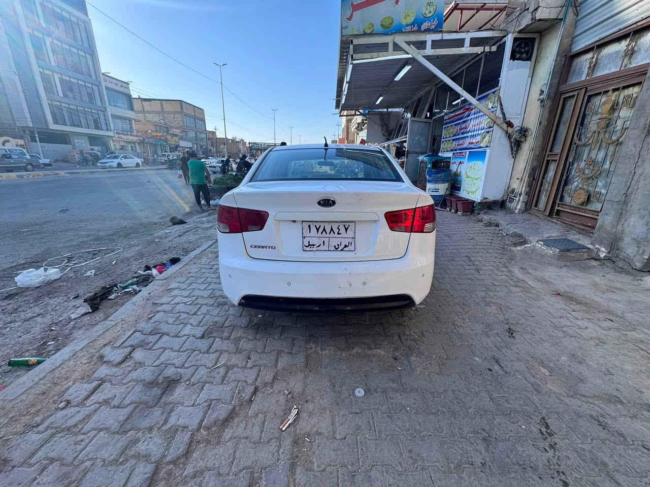 السلام عليكم
سيراتو موديل 11 بيه صبغات  السعر 75 
العنوان النجف 
الرقم ***********
