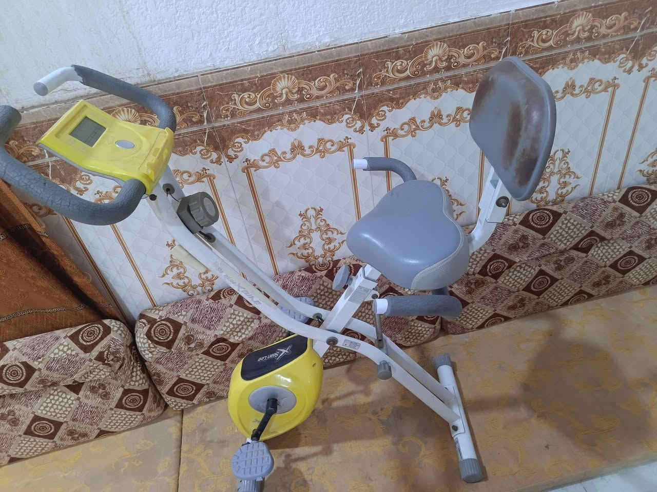 سلام عليكم اخوان بايسكل جري للبيع بسعر مناسب،100الف وبي مجال ناقص بس حجرات الاستفسار على هاذا الرقم 
***********
