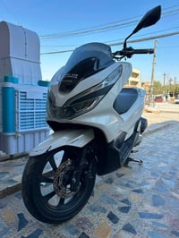 بي سي اكس جيل ثالث اللبيع كوري السعر 1800  رقم الهاتف 07750436227