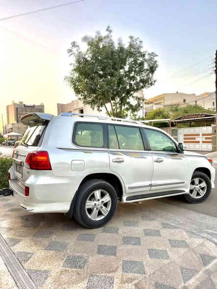 السلام عليكم
لاندكروز 2012 بريم فول مواصفات رقم بغداد باسمي
بيها جاملغ خلفي صبغ فقط بدون دواخل 
محرك 6 سلندر ماشيه 138 كم سياره حاهزه
العنوان بغداد السيديه
السعر 320$
للاستفسار ***********
