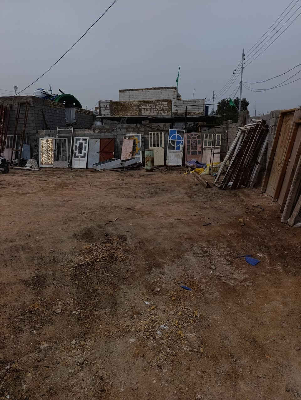 حي الرحمة
تريدلك قطعة كامل مواصفات ؟ 
هاي الك 
قطعة 100 متر مربعة بموقع مميز قريب على شارع كربلاء بصف مطعم ثابت شارع المدارس مقابيل جسر المشاة  وعندي قطع بمكانات ثانية ايضا مربعات وحلوات ما يتفوتن 
الشراي يتصل
***********
#الجميع
