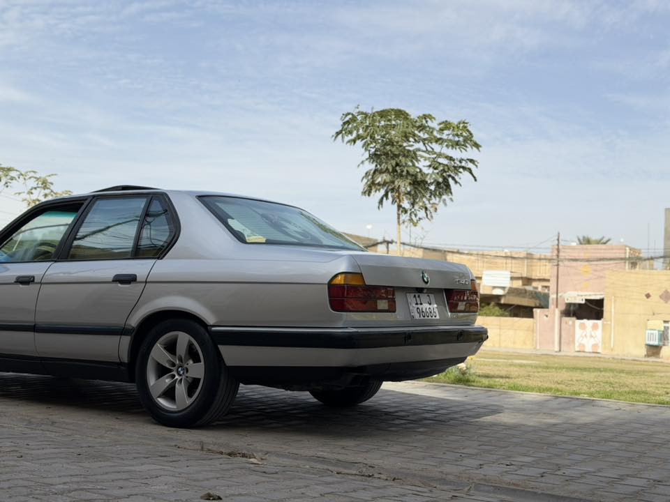 للبيع بي ام دبليو حجم 730 موديل 1991 اصل

سياره تعمير جديد كلشي بيها جديد وشرط الفحص

صبغ عام درجه اولى ميه بل ميه مواد كلها دبير اصلي

السياره شرط مكفوله من اي ضربه او تبديل او خياس

محرك بلادي مكفول كير اوتماتيك مكفول جديد

صدرين جدد تخم تاير جديد ويل كب شعاع اصلي 

داخل جديد برغي نقص ماكو بيها وكلشي بي شغال 

كهربائيات كلها شغاله واير جطل ما بيها كلوب طافي ماكو

كماليتها كلشي بيها اصلي بك لايت سكن لايت كله حاويه

دبل جام دبل يرباك سنتر الك ريمونت حساسات مضخم صوت 

 سياره الله شاهد مال بيت وبل خير علي صير من نصيبه 
رقمه بغداد دولي شراط التحويل 
السعر 70ورقه وبي مجال للشراي العنوان كربلاء 

او مراوس حسب الرغبه للستفسار اتصل  ***********ابو علي
