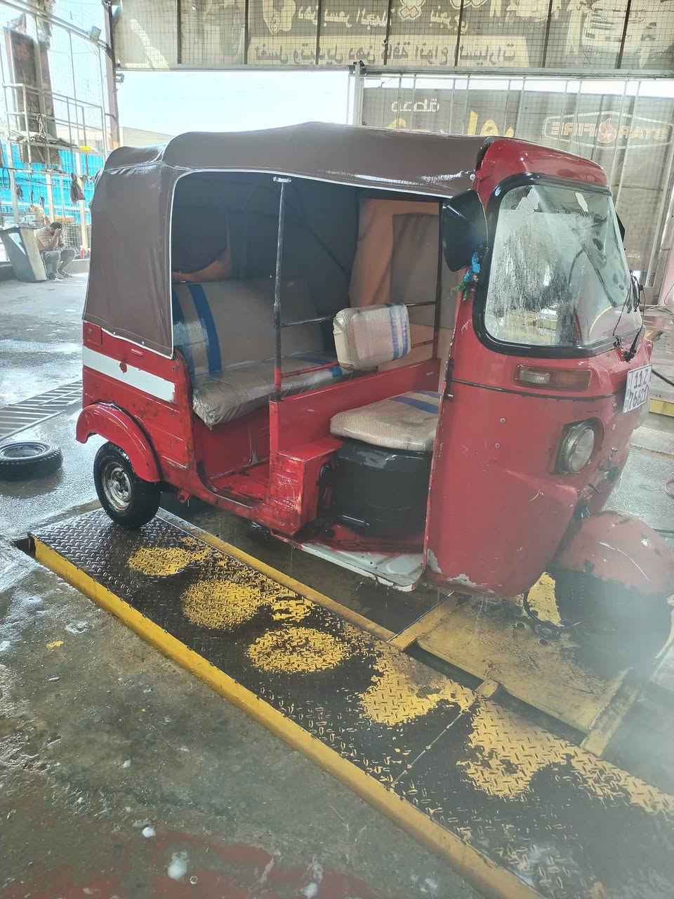 السلام عليكم ورحمة الله  تفاصيل داخل الفيديو تكتك خير من الله 
2017 دخول 18
معمره جديد عايزها صبغ فقط 
وبيها نضوح بچبنة الگير متكلف 25الف 
وبيها صوت بالاكسن 

السعر 5مليون وبيها مجال 
مكان بغداد حي أور للأستفسار ***********
