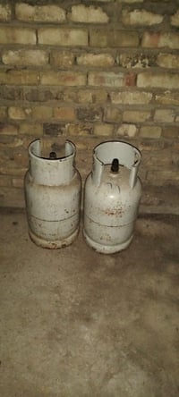 دبات البيع سعر  ثنينهن 80 وبيهن مجال. 07719375563