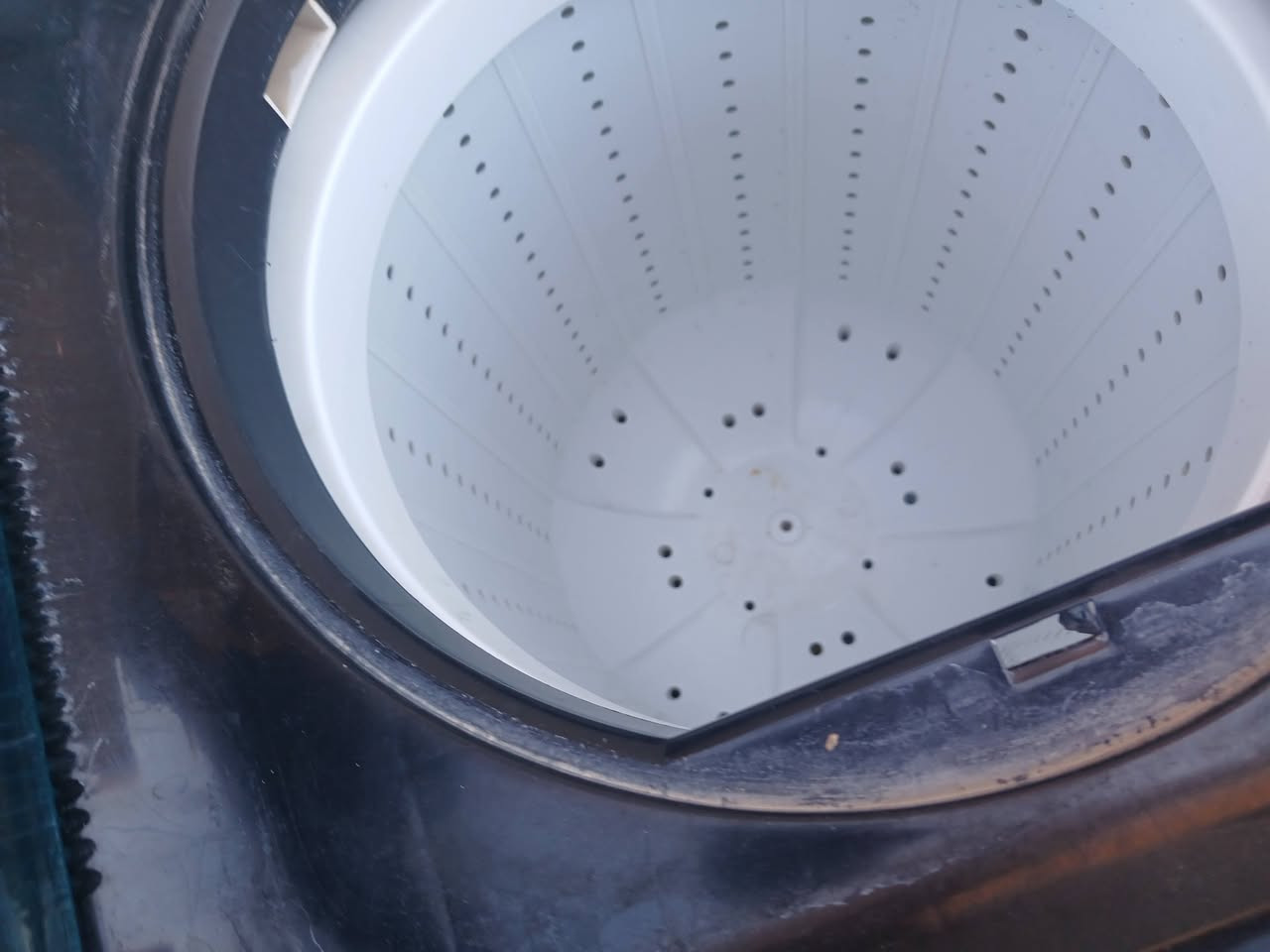 السلام عليكم غساله للبيع نضيفه المكان الخاجيه السعر 100 ***********
