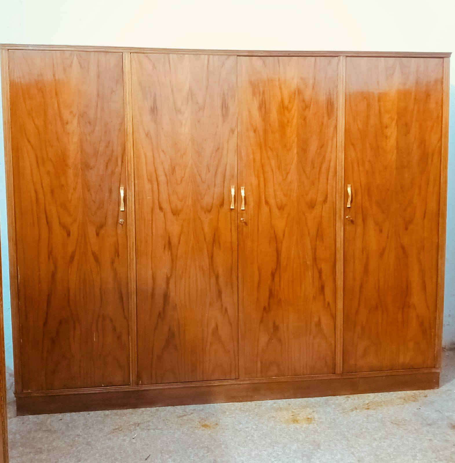 السلام عليكم كناتير+ بوفيات ...شرط صاج مصبوغات كاملات..+ديوان  جديد..شراي يتصل ***********...اكو توصيل..
