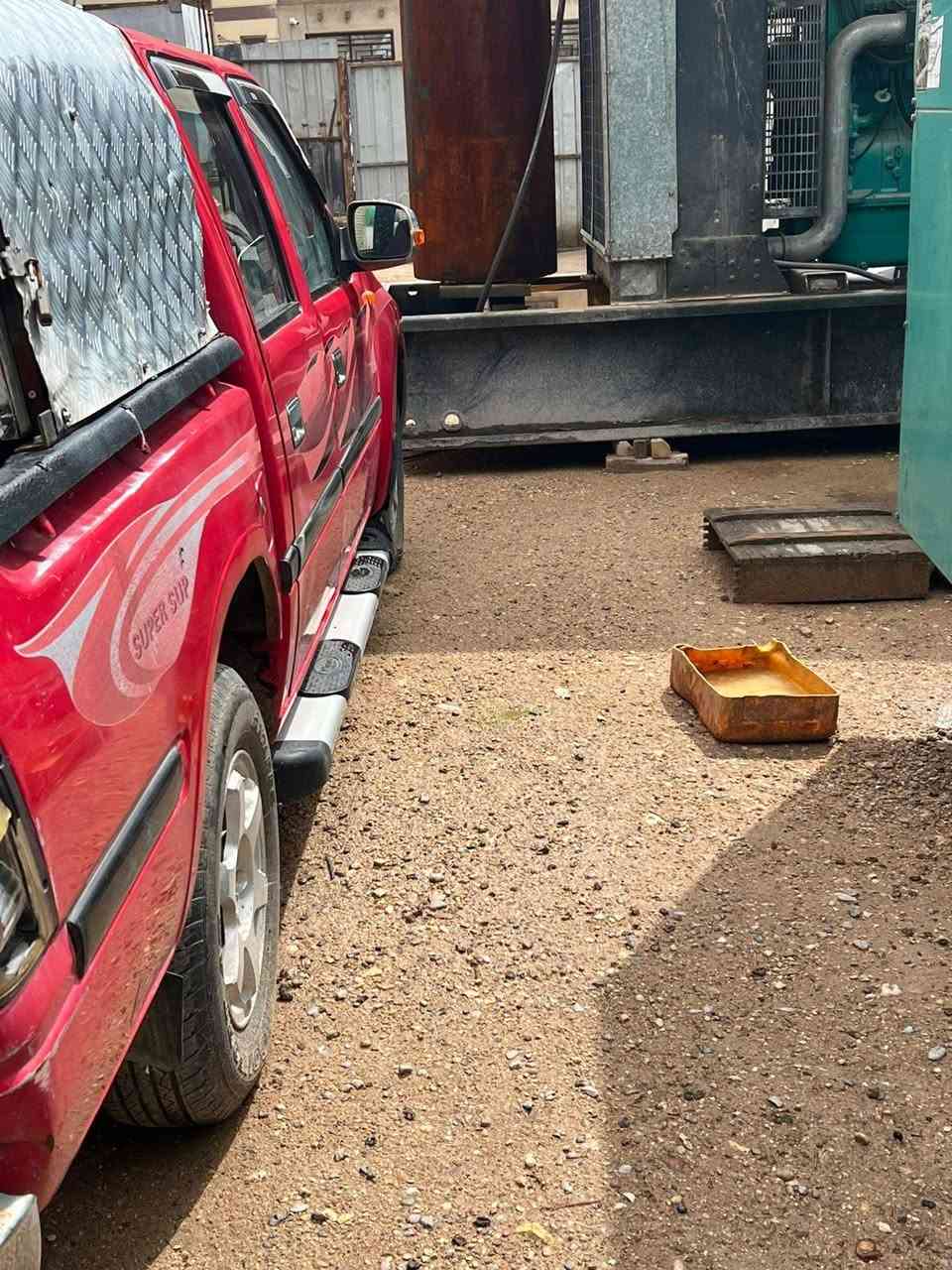 بيك اب فوتون مكفولة من الضربة والصبغ مكينة وگير مكفول موديل 2013 بإسمي رقم انكليزي كربلاء جديدة ونظيفة كهربائيات كلها شغالة تبريد شغال السعر 50 وبيها مجال قليل
***********
