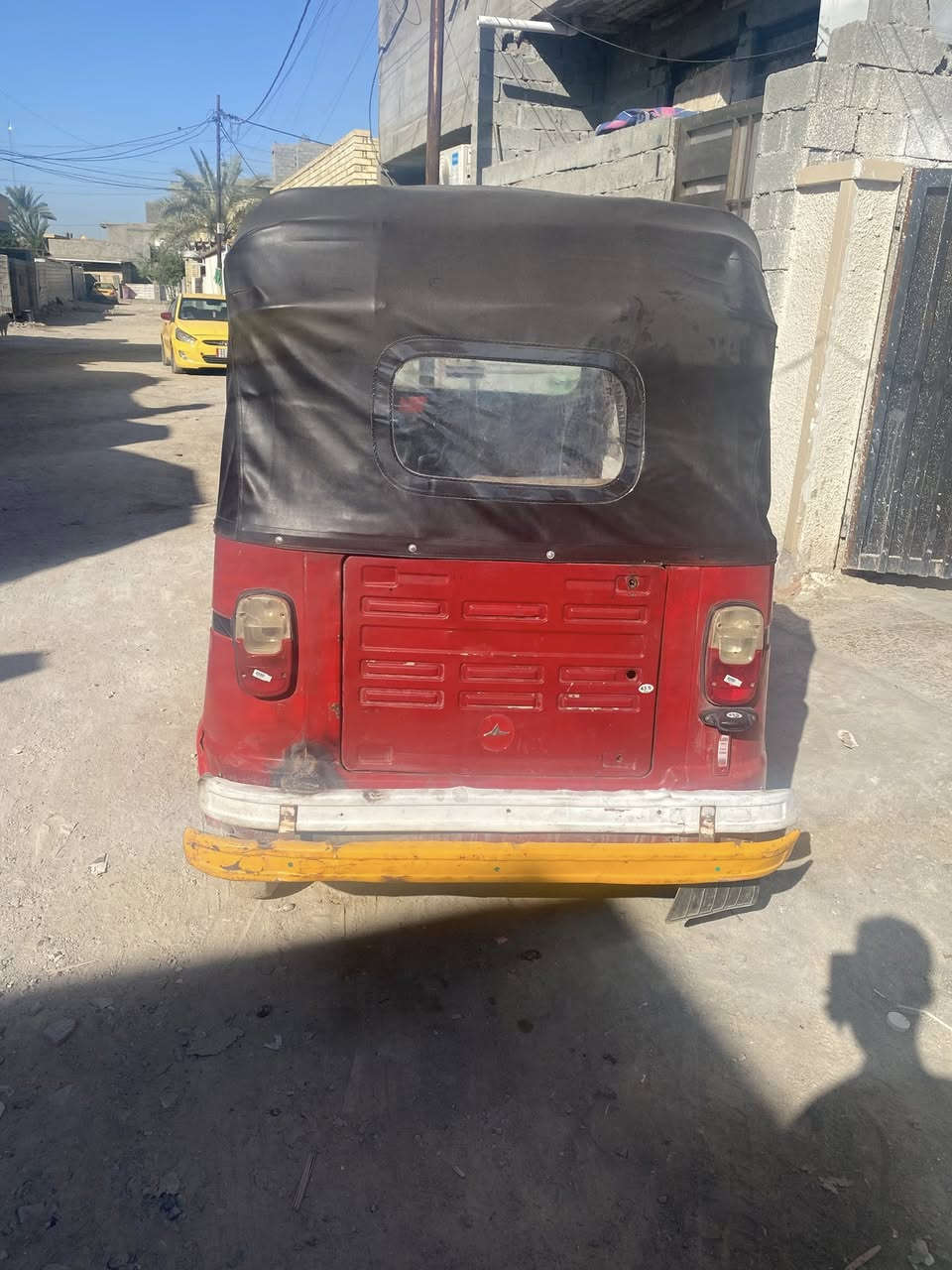 سلام عليكم عندي هاي تكتك
محرك مال ٢١

أوراق أصوليه

موديل ١٧داخله ب١٨

عنوان  بغداد البياع

سعر ٢٦٠٠

رقم ***********
