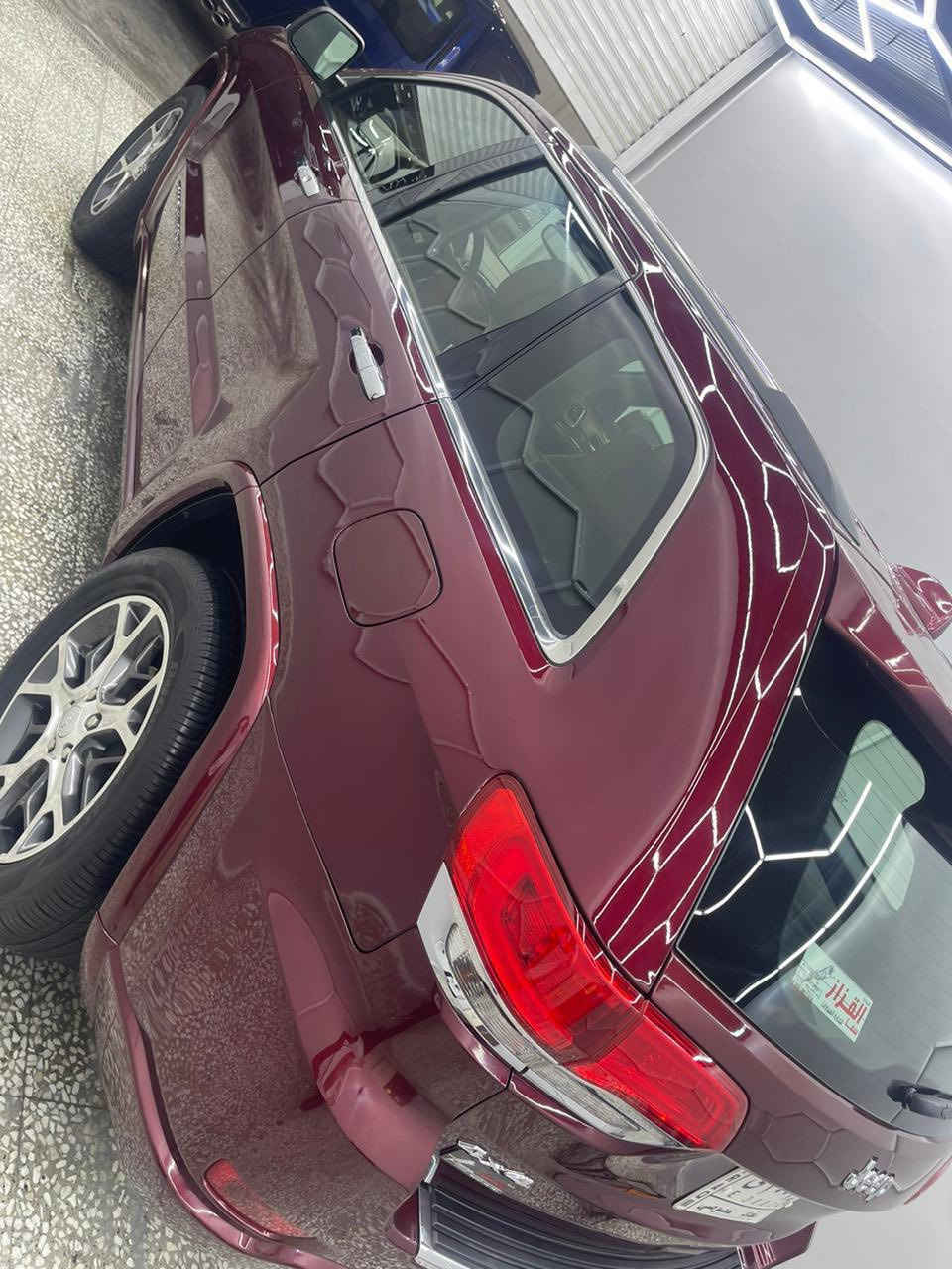 السلام عليكم للبيع 
جيب اوفر لاند مكفوله بل كامل سونار مرفق مع صور 
2020( خـليـجـي
فول مواصفات 
عداد 83 الف كيلو  
 1/بانوراما
2/كشنات جلد حار بارد 
3/جكات 
4/رادار جانبي
5/ حساس امامي خلفي
6 شاشات 
7/فور ويل
8/محرك 3600
9/الصندوق الخلفي كهرباء
10/كشنات خزن ميموري كهرباء 
11/ستيرن كهرباء
12/اطفاء عند التوقف ذاتي
13/شفتات ستيرن
14/ داخل قرميدي 
15/تشغيل عن بعد
16/مري قلاب
17/كير 8نمر 
وبعد بيهة هواي مواصفات
رقم بغداد شبه مميز  جديد بأسمي تحويل ثاني يوم
السعر  335ورقه وبيهة مجال للشراي
***********
مكان بغداد حي العدل
