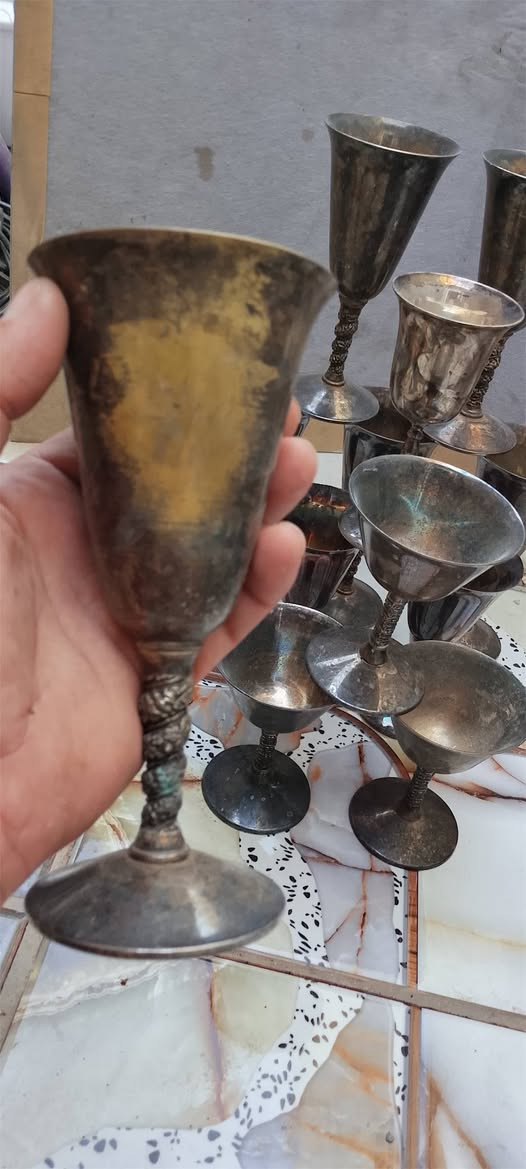 العدد 12 قطعة نحاس طلاء فضة 6 حجم كبير. 6 حجم وسط سعر المجموعة 100 الف بغداد الشعب ***********
