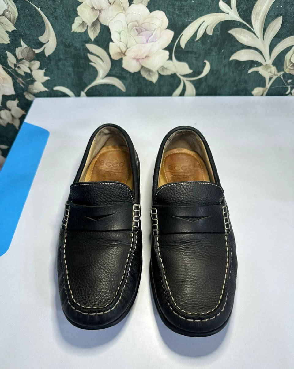 Ecco 
قياس 40 
السعر 20


**إذا كنت صاحب هذا الإعلان وتريد حذفه لأي سبب، رجاءا أرسل رسالة إلى الدعم الفني**