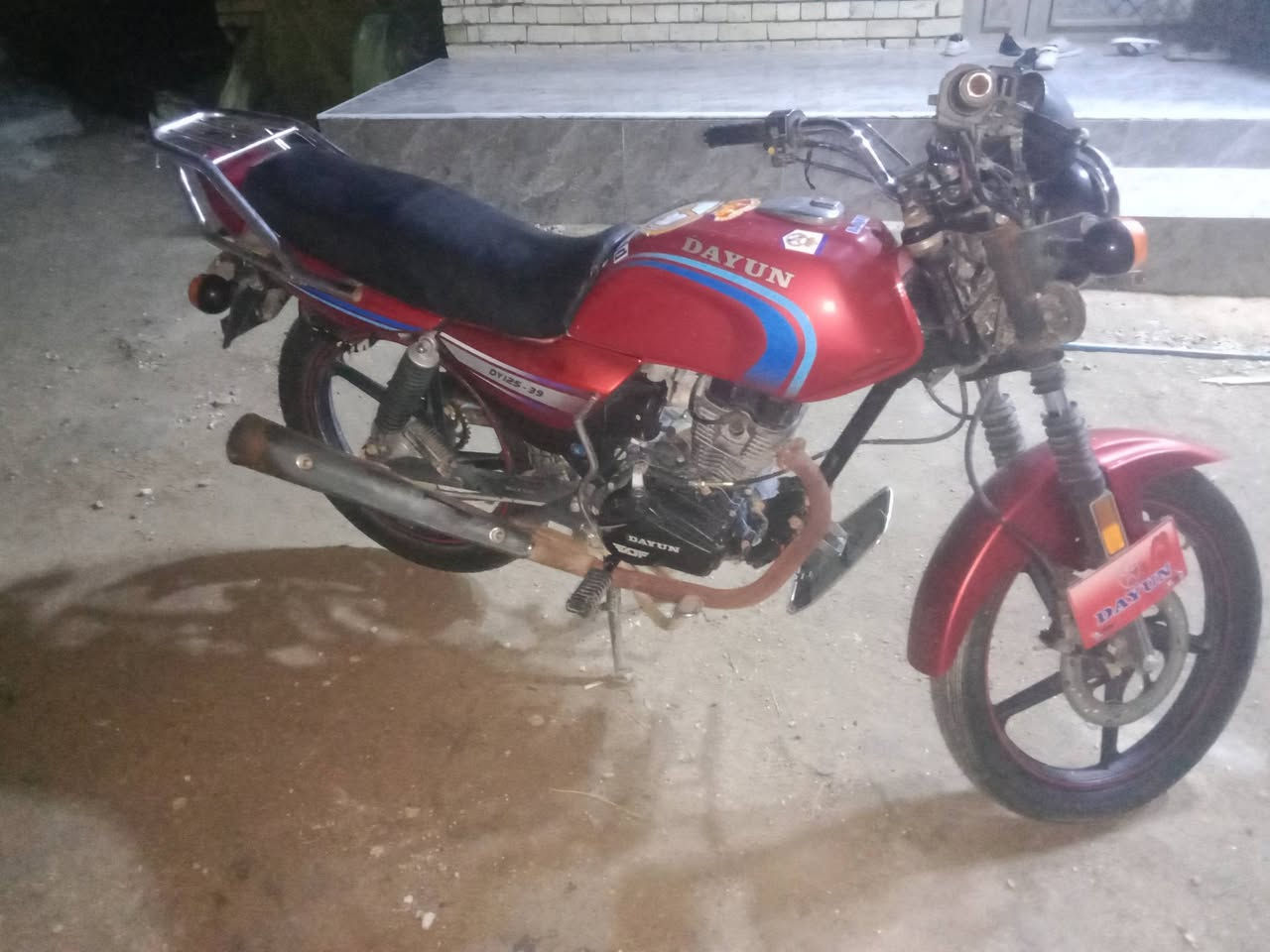 دايون للبيع موديل 21 طالعة ب22 محرك 150 أوراق أصولي
سعرهه مليون و100 وبيهه مجال بسيط
دراجة مامفتوحة وخير من الله كلشي شغال بيهه
***********
