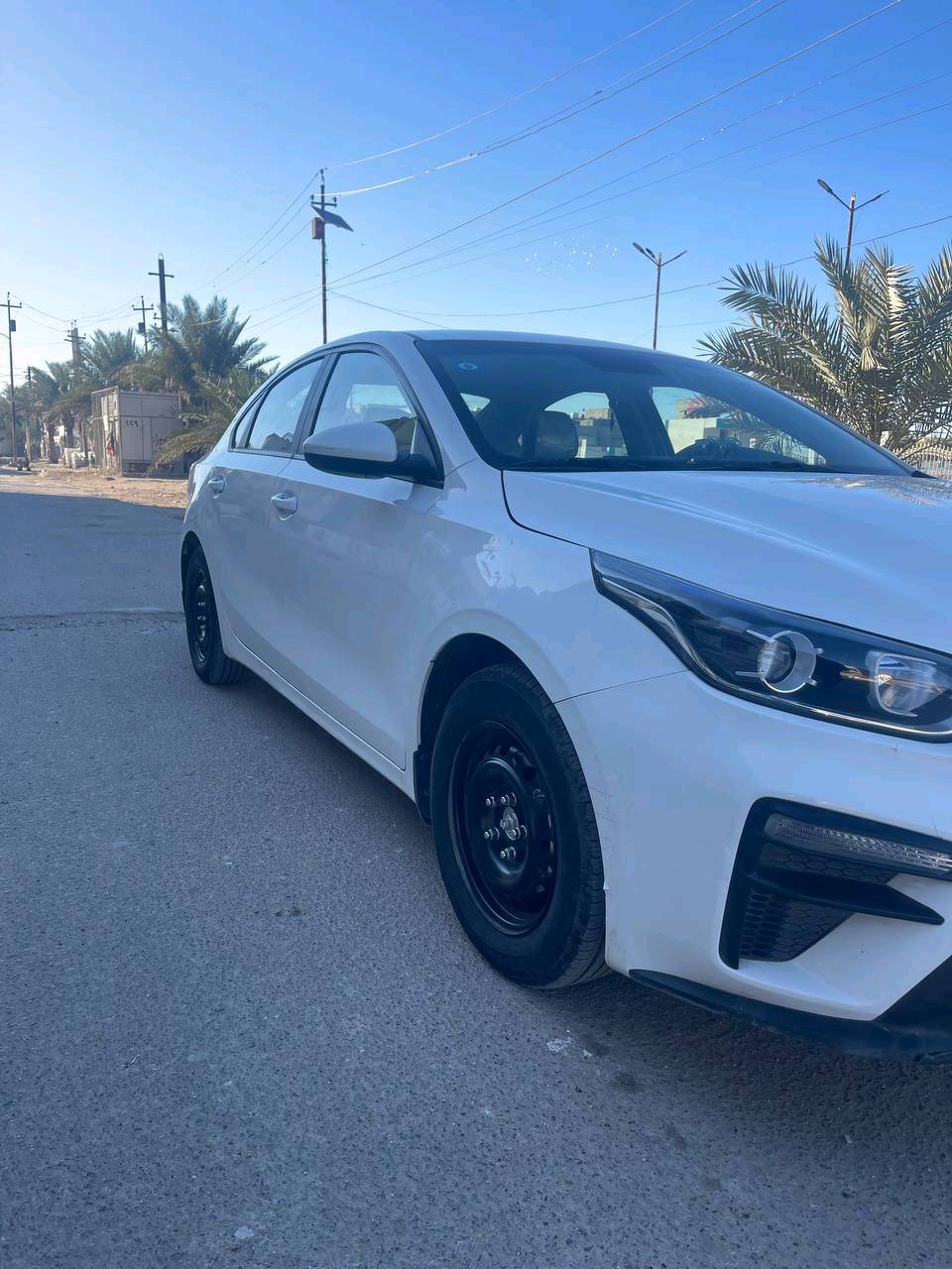 كيا سيراتو 2020 سيارة مكفولة كير محرك صدر تبريد 
شاشه كامرة خلفيه حساس خلفي ويل كب الاصلي موجود مدوشمة عام مكاني بغداد رايدها 148  بيها مجال بسيط