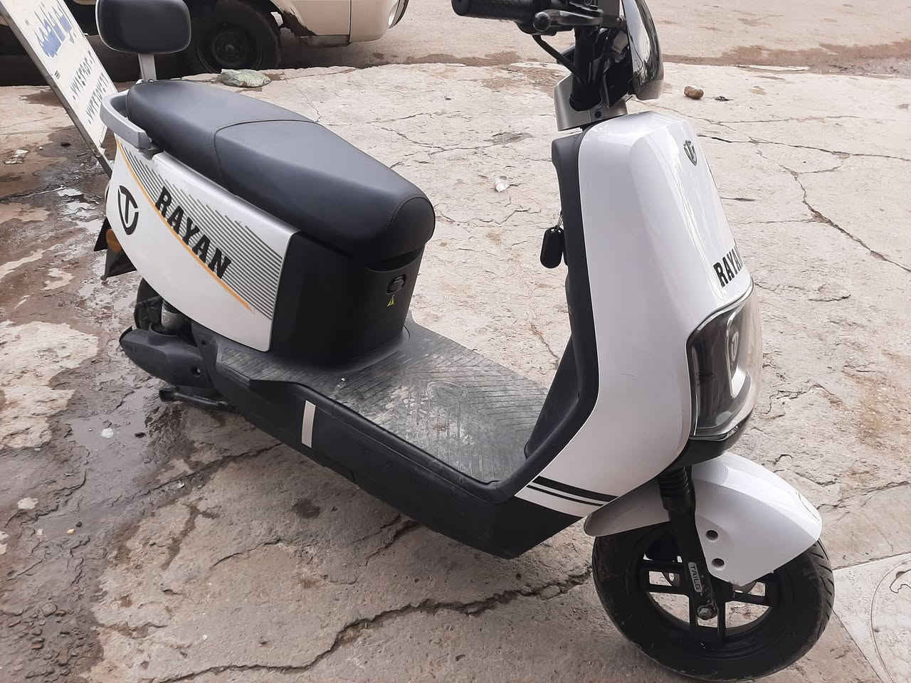 سلام عليكم دراجة شحن يتسلا جديدة مديل 2025 نضيفة جدا لايت عالي ناصي بريك خلفي أمامي مرايات موجودات لون اسود سعر مليون وربع بي مجال بصيط مكان بغداد العبيدي رقم الهاتف ***********
