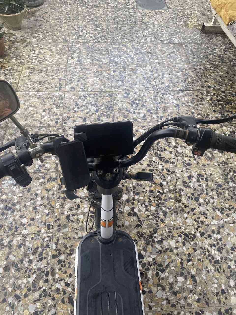 دراجة شحن للبيع 4بطاريات جديدة السعر 225 الف وبيها مجال للاتصال ***********
