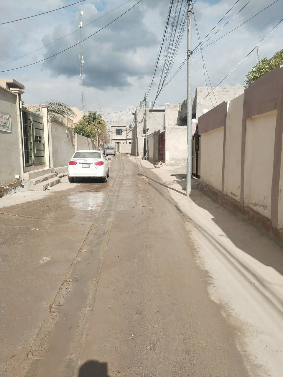 السلام عليكم
بيت 120 متر خدمات كاملة
غرفة نوم واستقبال ومطبخ وصحيات
وهول داخلي وبيتونة مي كهرب فول 
البيت يعوزه ارضيات وسقوف ثانوية فقط 
🔴 العنوان مفرق تلكيف المربع الذهبي
قرب جامع ابن القيم قريب على 3 شوارع رئيسية
شارع تلكيف وسايدين دهوك القديمة والجديدة
السعر جدا مناسب 45 مليون وبي مجال

***********
