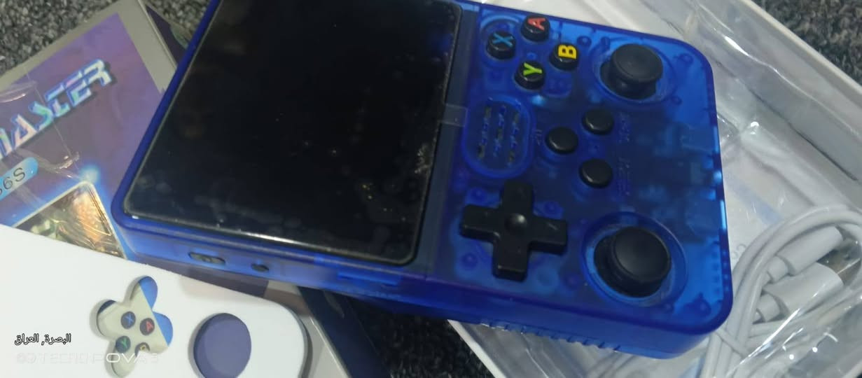 جهاز العاب
الألعاب: يحتوي على أكثر من 10,000 لعبة كلاسيكية من منصات قديمة مثل PlayStation 1 و Nintendo و Sega.

الشاشة: يأتي بشاشة مقاس 3.5 بوصة.

التخزين: متوفر بسعة 64 جيجابايت لتخزين الألعاب.

البطارية: تعمل البطارية لعدة ساعات من اللعب المتواصل.

المميزات: يعمل بنظام Linux ويتميز بألوان واضحة ودقة عالية.


**إذا كنت صاحب هذا الإعلان وتريد حذفه لأي سبب، رجاءا أرسل رسالة إلى الدعم الفني**