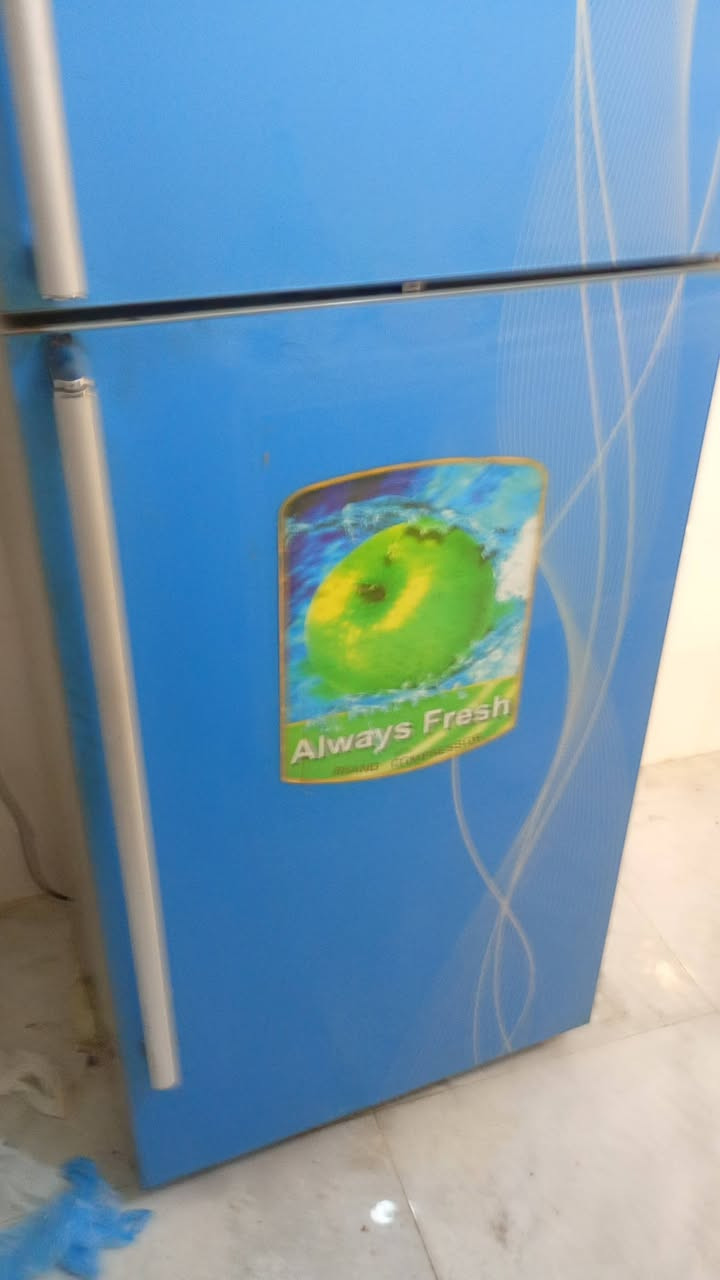 ثلاجة للبيع
***********
