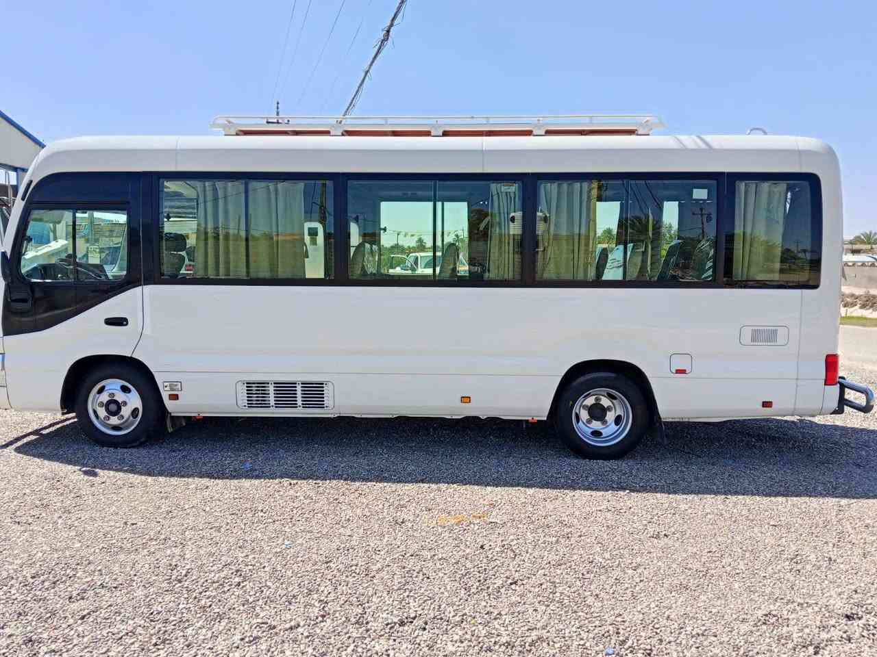 السلام عليكم ورحمه الله وبركاته
كوستر اللبيع موديل 2017 جهازه 
من كلشي بيها طخه شويه بالطويله
تخم تاير قلاب ستاركس كله مكفول 
السياره ابشركة جانت ادوم 
السعر 395 و بيها مجال الطيبين والشراي فقط
الاستفسار *********** خادم وممنون
