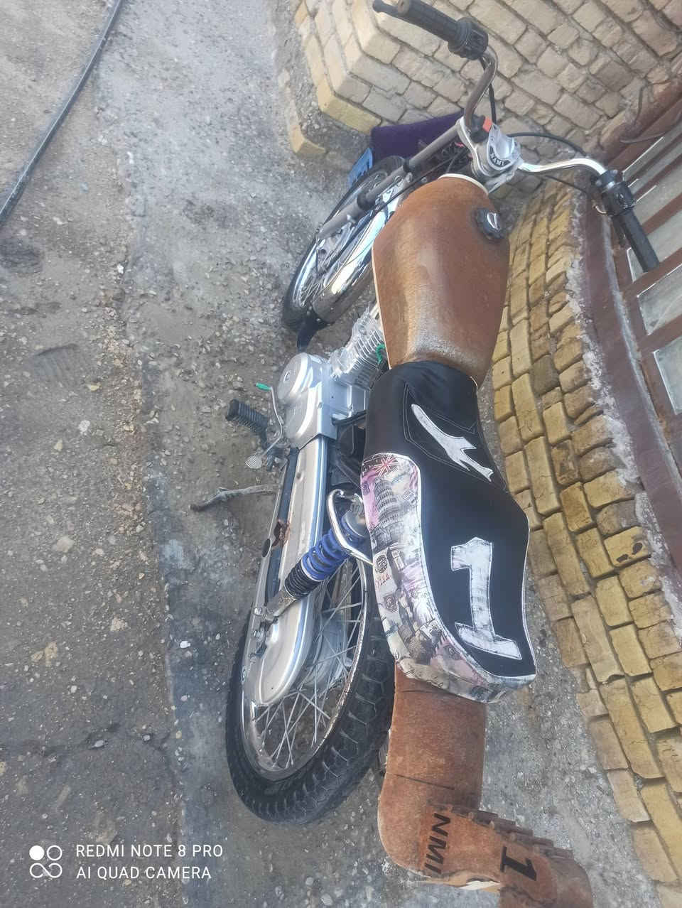 سلام عليكم دراجه للبيع نامه شلامجه اصلي موديل 24 مكفوله مكينه برغي ممفتوح بيه سعر 425 بيه مجال متوازي عله بيعته حيلل دراجه كلك اكفله عن سرقه ***********
