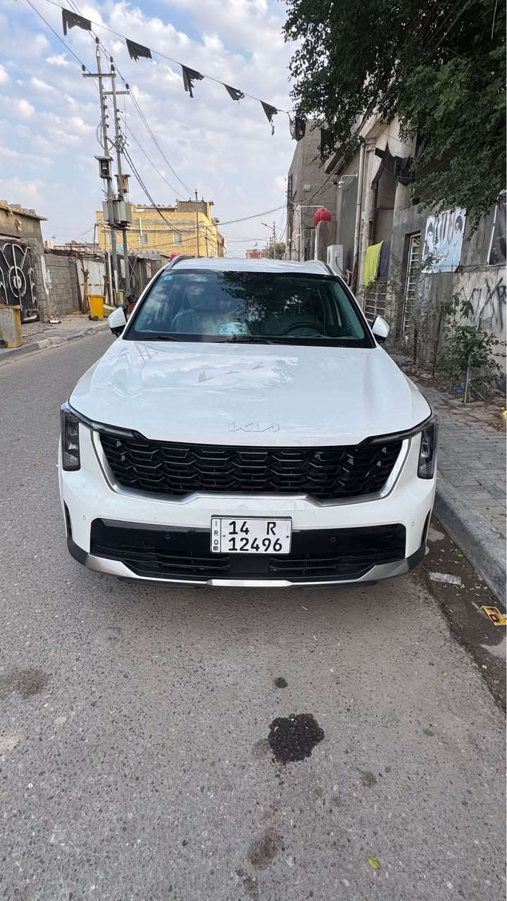كيا سورنتو  2024 بصره خليجي استخدام شخصي كفاله عامه ماعدا شخط وطعجات خفيفه بالبابين موضحات بالصور
مواصفات قماره حديد 
بصمه  + تشغيل عن بوعد 7 راكب + كشن 2 كهرباء 
3 قطع تبريد بردات خلفيه.    جنطه كهرباء 
شاحن موبايل.   سايد بريك بصمه 
محرك V6 حجم  3500 وضع الشركه 
السعر 305
ماشيه 42000
البصرة القبله السوق الكبير ***********
‎ ‏ البصرة, العراق

