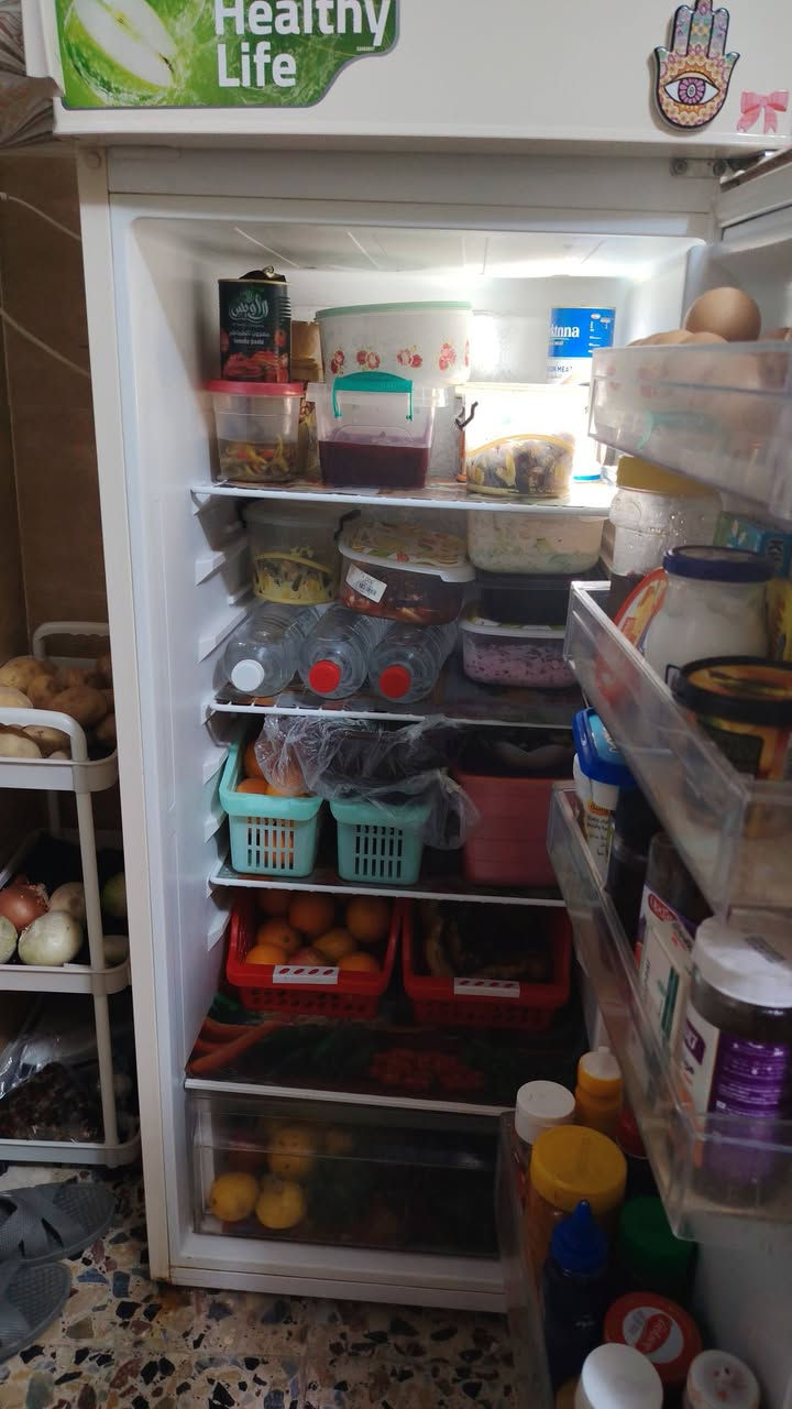 السلام عليكم ثلاجه البيع مكاني نهايت حي اور توصيل  ماعندي السعر 200الف  ***********
