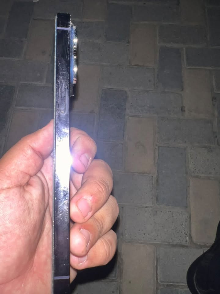 سلام عليكم 

آيفون 14برو ماكس 
دبل سيم كارت 
بطاريه 92
مامفتوح ابد تواصل معه ***********
