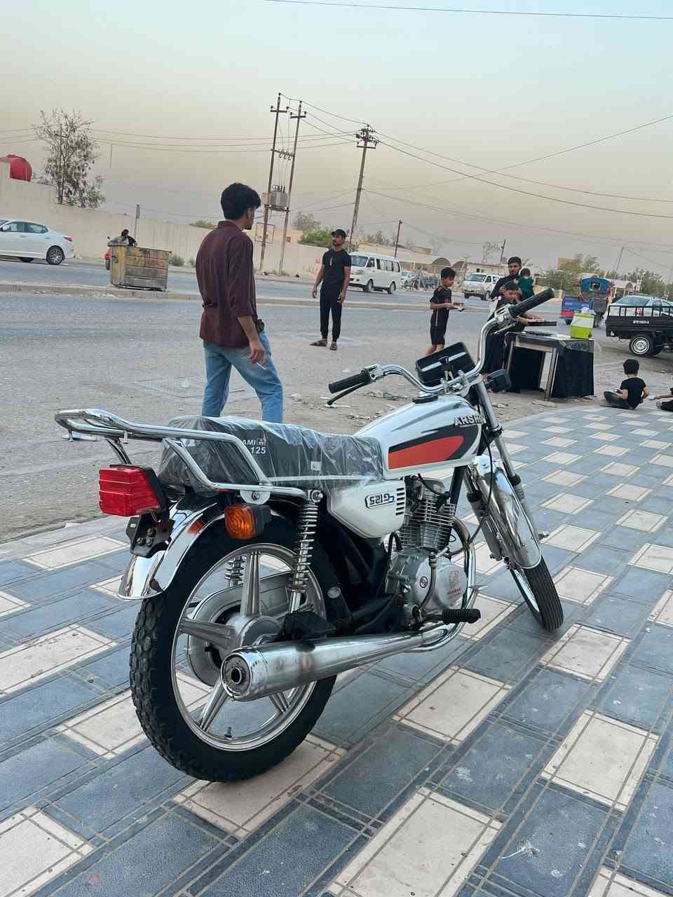 ارشا للبيع
وكيلها العارضي 
دراجة خير من الله كاملة عوزها شي بسيط
مكينة تاكل الكاع شلعة ترايك وين متريد
السعر ٧٠٠ وبيها مجال قليل
المكان كوفة
اتصال ***********
