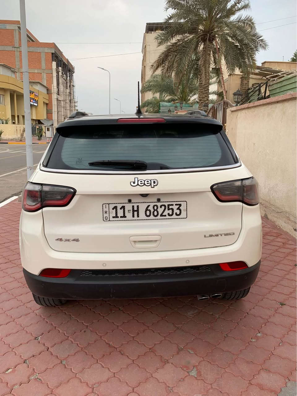 السلام عليكم
جيب كومباس لمتد مديل 2018 
فول مواصفات 1/1 
محرك 2400
المواصفات:
تو كلر 
بانوراما 
بصمة تشغيل +بصمة ابواب
شاشة اعطال
شاشه كبير تدعم كار بلي
كامرة  
فول تحكمات ستيرن
اشاير بالمري 
كشنات جلد
تدفئه بالكشنات 
تدفئه ستيرن
مثبت سرعه
تحديد مسار
رادارات 
اوتو ستوب  
مانع انزلاق ABS
بلوتوث +AUX+USB
اوتو هولد 
عدة وضعيات قياده (سبورت +نورمال +ايكو) 
قطعتين تبريد     
هاند بريك بصمه  
رقم بغداد انكليزي بأسمي  
ملاحظة : السنوية منتهية 
السعر :128$ وبي مجال 
العنوان : بصرة
الأستفسار الاتصال على : 
*********** البصرة, العراق
