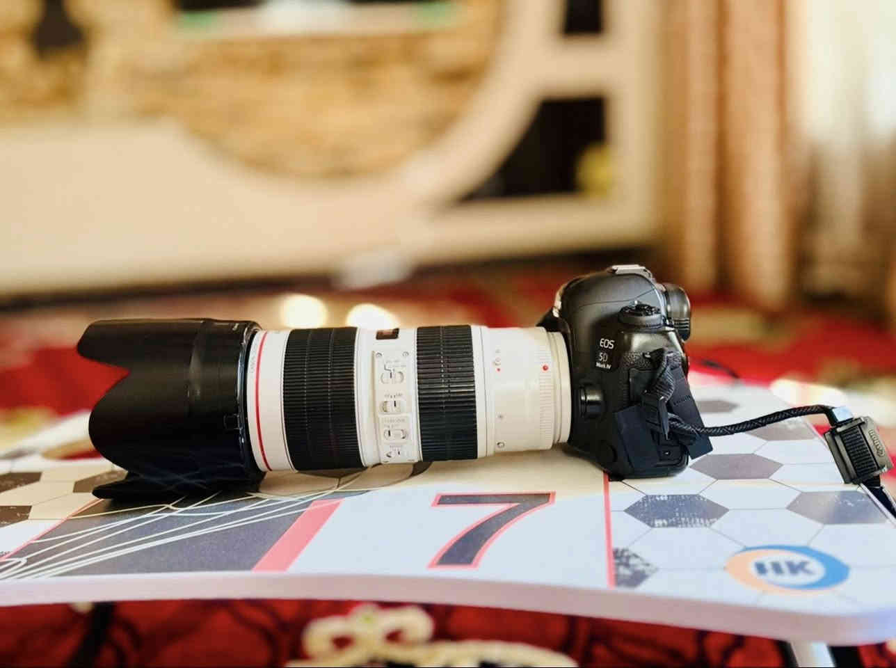 السلام عليكم
فايف دي مارك فور +عدسه 70/200 (إصدار ثالث) #سعر_خياليي🔥 
النضافه كما موضح بصور مستعجل عليها شراي خاص
او الاتصال *********** مكاني بابل مسيب لايوجد توصيل
