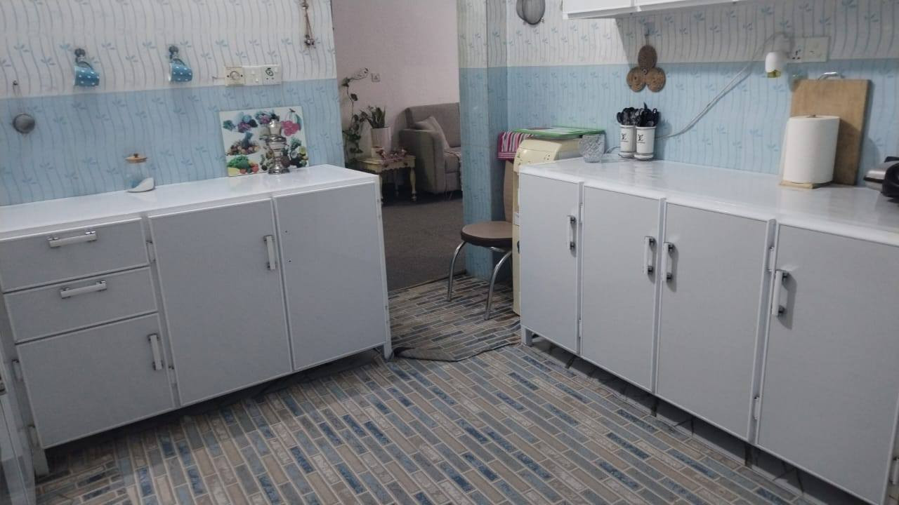 بيت للبيع في طويريج/ حي الجمعية / الزراعي/ شارع أصحاب الكساء ركن مساحه 120م طابق واحد مع غرفه في الطابق الثاني شارع تبليط ماء كهرباء مجاري
السعر 70 وبي مجال 
للاستفسار الاتصال على الرقم ‏‪***********‬‏
