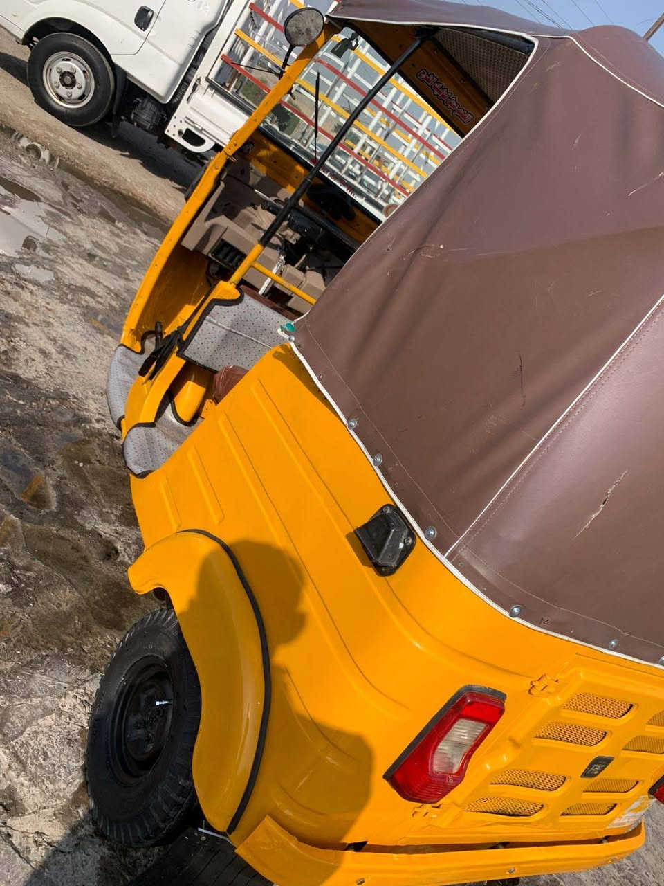 تكتك ٢٠ رقم واسط  نضيفه مكاني الشعله  ***********
