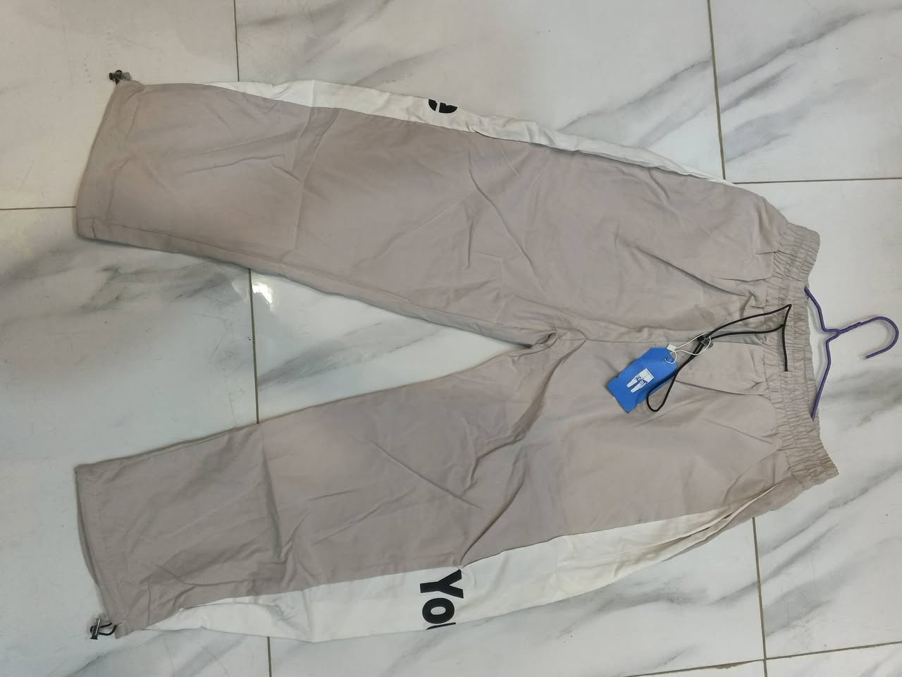 شباب بغداد 🔥
ستايلك يهمنا 😎
تيشيرتات وبناطيل شبابية
سعر موحد 5,000 دينار
مقاسات متعددة
توصيل سريع داخل بغداد وجميع محافضات 
تابع سنتر الأناقة وخلي ستايلك يحچي عنك 🔥 *********** واتساب    العنوان جسر ديالئ منطقه الساهرون مقابيل مدرسه غصن الذهب الاهليه
