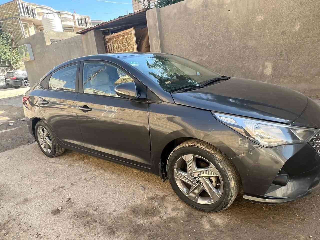 سلام عليكم ورحمة الله هونداي اكسنت موديل 2022 وارد خليجي كويتي رقم ذي قار سياره جديده وجاهزه ماشه ( 70 ) الف سياره مكفوله عده مقدمت البنيد تجميل فقط الباقي كفاله محرك 1600 دوش مواصفات حلوه 
1 ويل كب 5 قطع 
2 مري شفط + شاره 
3 شاشه كامره 
العنوان الناصريه المركز الشموخ قرب مجمع تينه موبايل *********** السعر 118 وبي مجال
