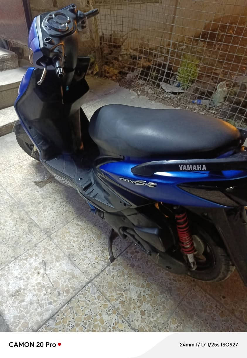 سلام عليكم دراجه سكنس فحل كابريتر صدرها مزود فول شغاله بيها شيال رياضي وستان صفح رياضي كهربياتها كلها شغاله نقصها بس كابريتر  لأن بيها شوي تعبان سعر 650 مكان بغداد لاعضميه
***********
