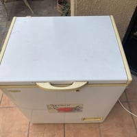 جمعه مباركه على الجميع مجمده للبيع استعمال سنه واحده فقط نظيفه ومابيه ...