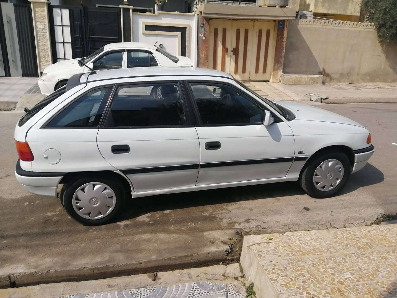 السلام عليكم استرا للبيع موديل 1993 مصبوغه عام محرك وگير شرط ب38
***********
***********
غير متواجد على الفيس
