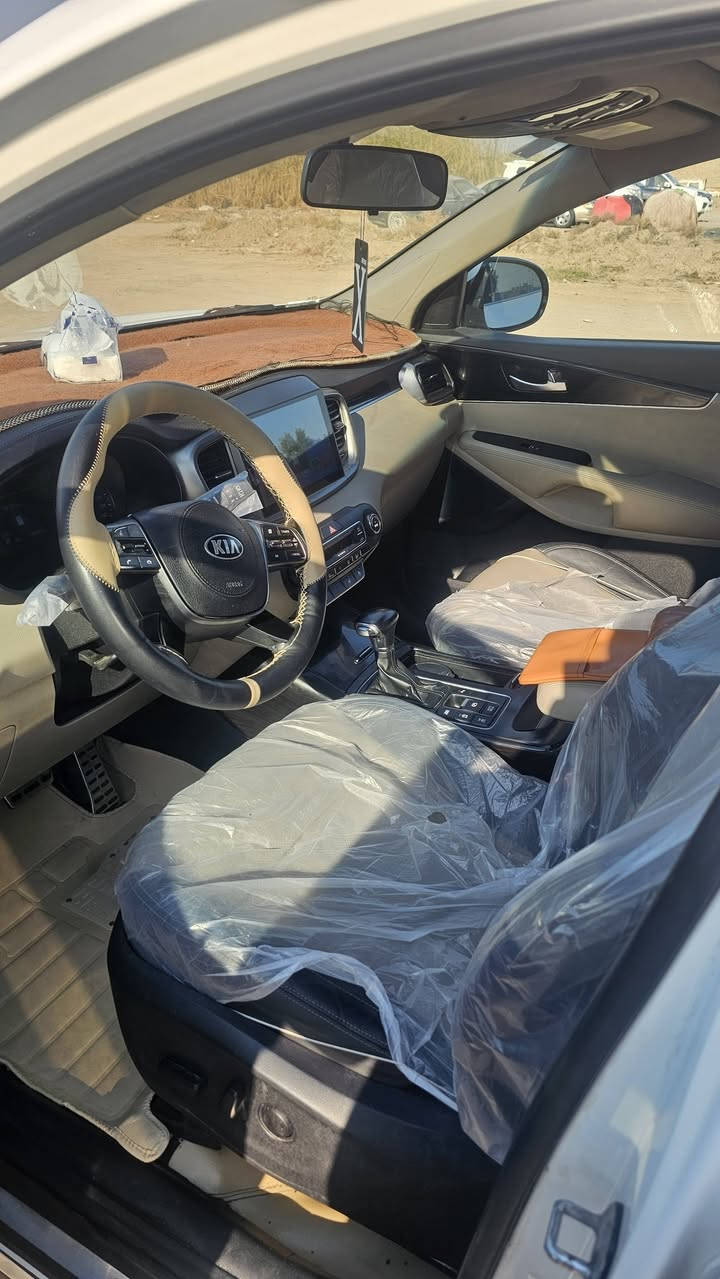 سورنتو خليجي 18 كفاله عامه
رقم بغداد
مواصفاته... فور ويل +تدفئه وتبريد بالكشنات +بنروما +4انظمه قياده +كافه المواصفات المعروفه عن السورنتو
ماشيه 149 كم حقيقي.... السعر المطلوب 255قفل 
باقي التفاصيل ***********
