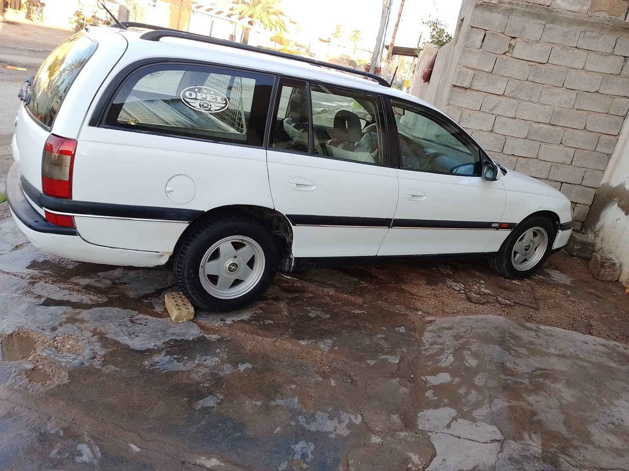 سلام عليكم اوبل للبيع موديل 96 تبريد شغال محرك ونجي سنويه 29 شرط تحويل السعر 52  وبيها مجال مكان المقدادية الهاتف ***********
